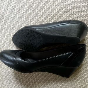 9.5 lifestride black dress wedge shoes